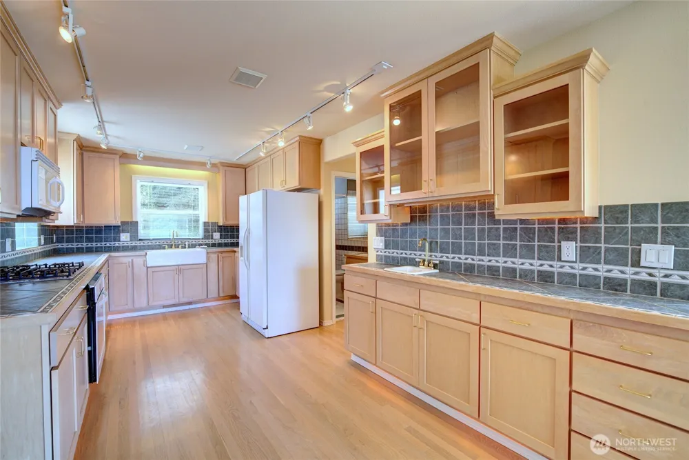 9942 Rainier Avenue S Seattle, WA 98118