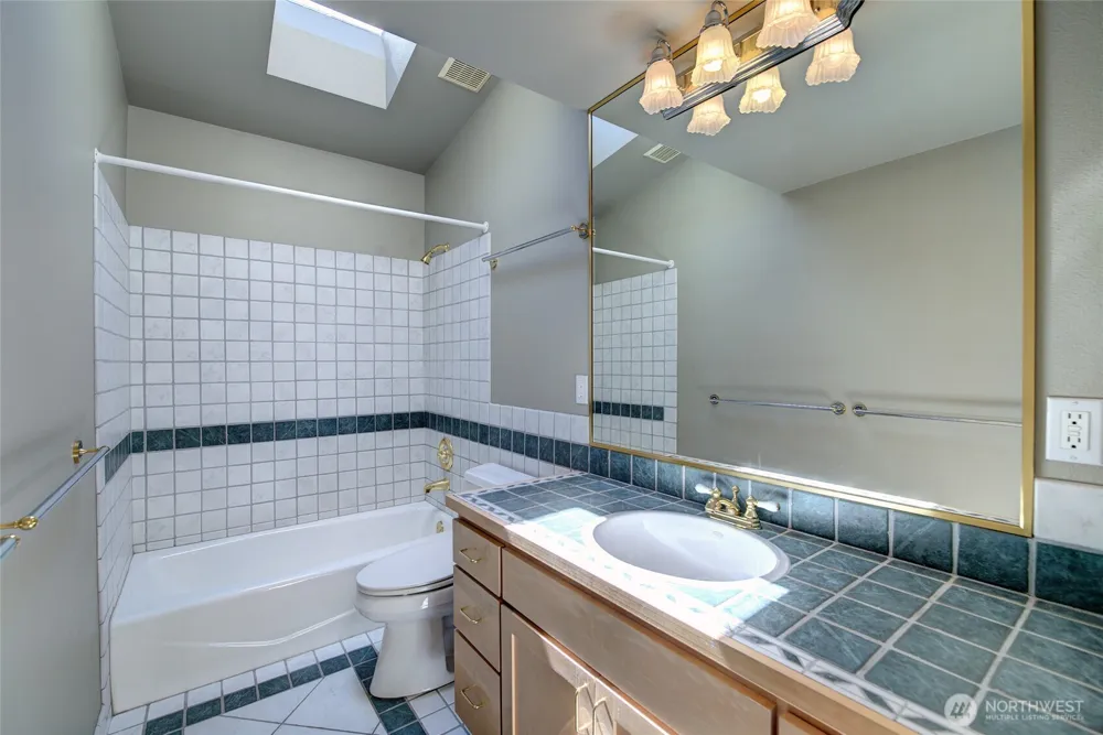 9942 Rainier Avenue S Seattle, WA 98118