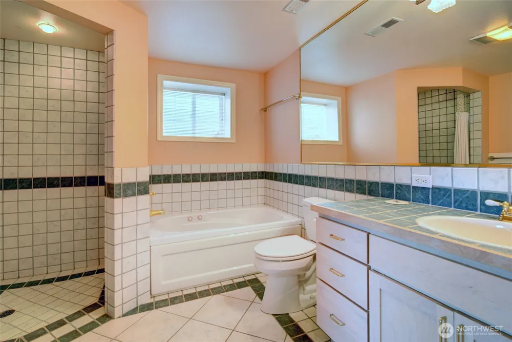 9942 Rainier Avenue S Seattle, WA 98118