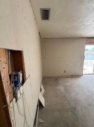 2014 TANGLEWOOD WAY NE St Petersburg, FL 33702