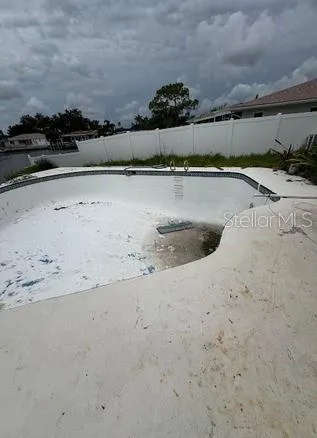 2014 TANGLEWOOD WAY NE St Petersburg, FL 33702