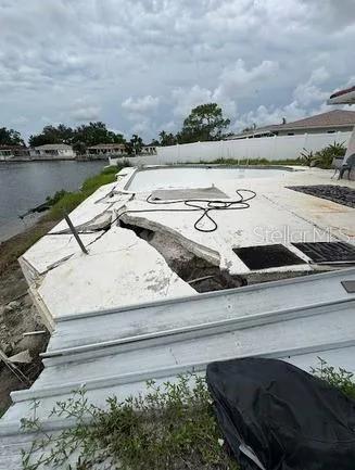 2014 TANGLEWOOD WAY NE St Petersburg, FL 33702