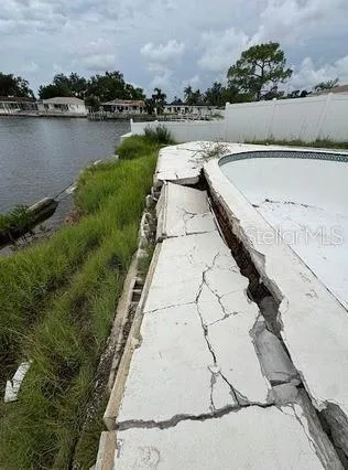 2014 TANGLEWOOD WAY NE St Petersburg, FL 33702