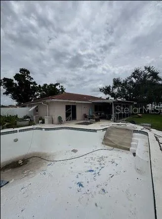 2014 TANGLEWOOD WAY NE St Petersburg, FL 33702