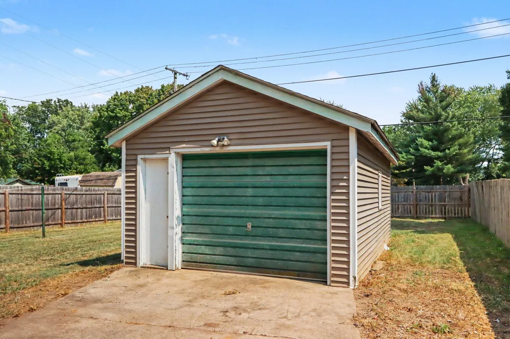 806 S Lincoln Avenue Three Rivers, MI 49093