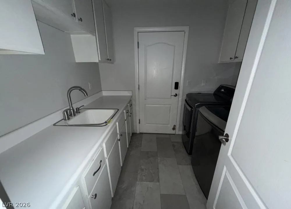 1800 Aztec Cliffs Court Las Vegas, NV 89128