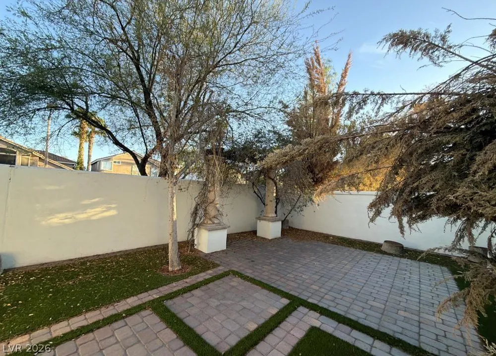 1800 Aztec Cliffs Court Las Vegas, NV 89128
