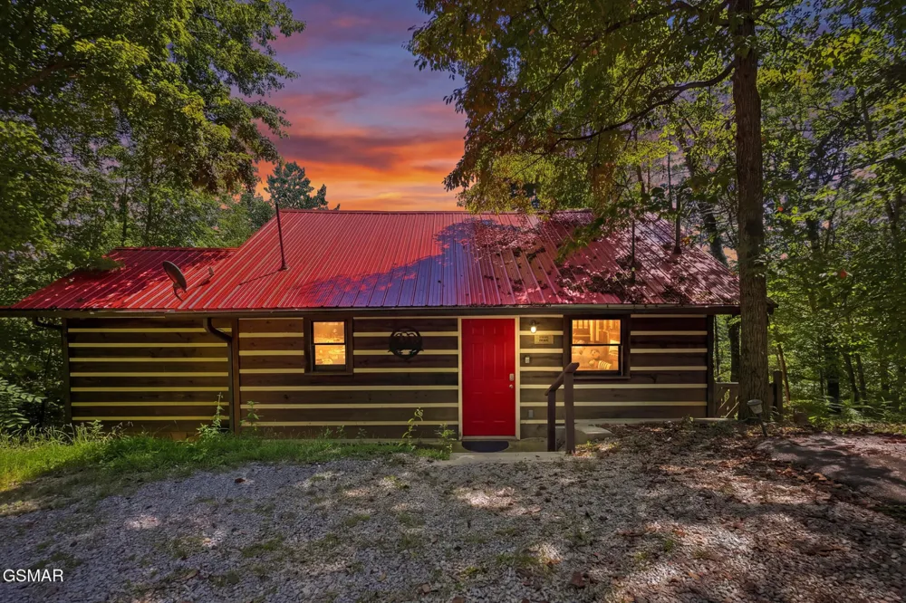 1935 Sb Ogle Lane Sevierville, TN 37876