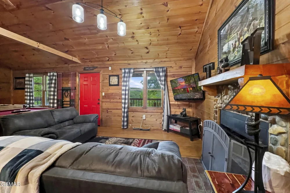 1935 Sb Ogle Lane Sevierville, TN 37876