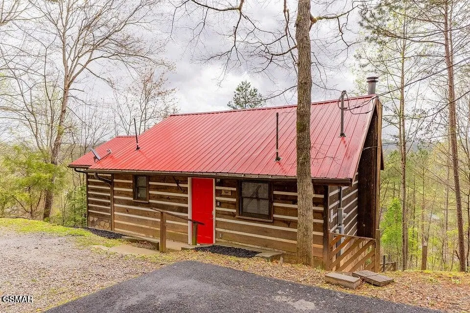 1935 Sb Ogle Lane Sevierville, TN 37876