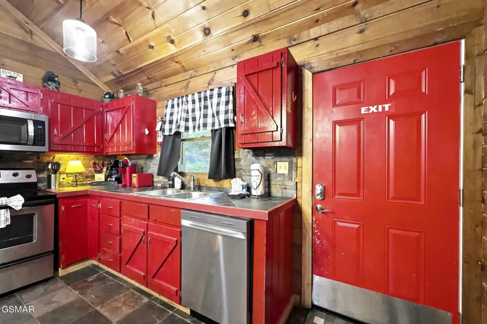 1935 Sb Ogle Lane Sevierville, TN 37876