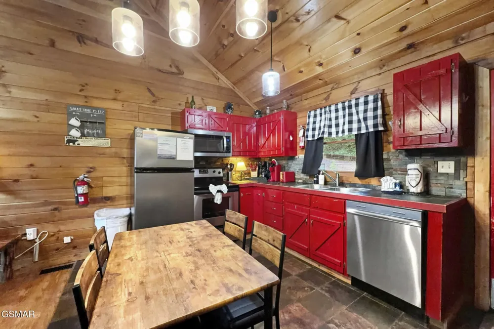 1935 Sb Ogle Lane Sevierville, TN 37876