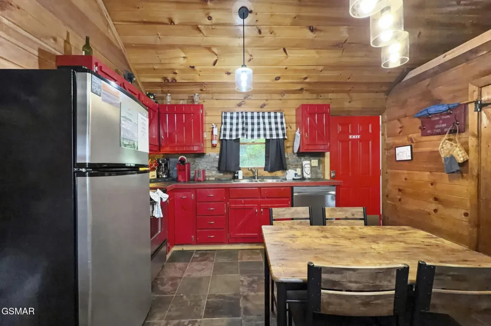 1935 Sb Ogle Lane Sevierville, TN 37876