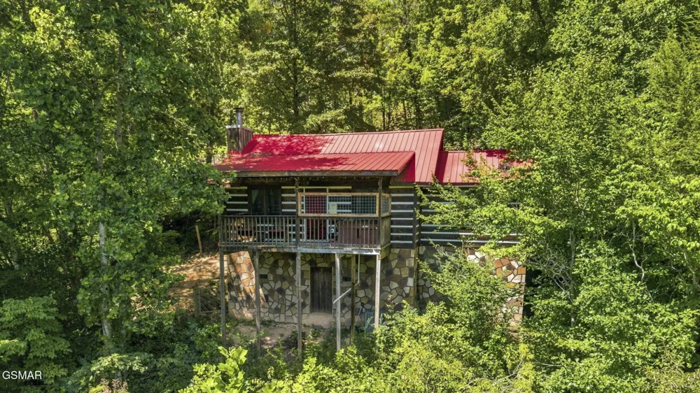 1935 Sb Ogle Lane Sevierville, TN 37876