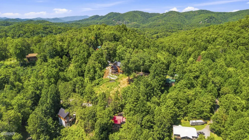 1935 Sb Ogle Lane Sevierville, TN 37876