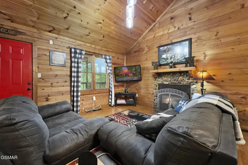 1935 Sb Ogle Lane Sevierville, TN 37876