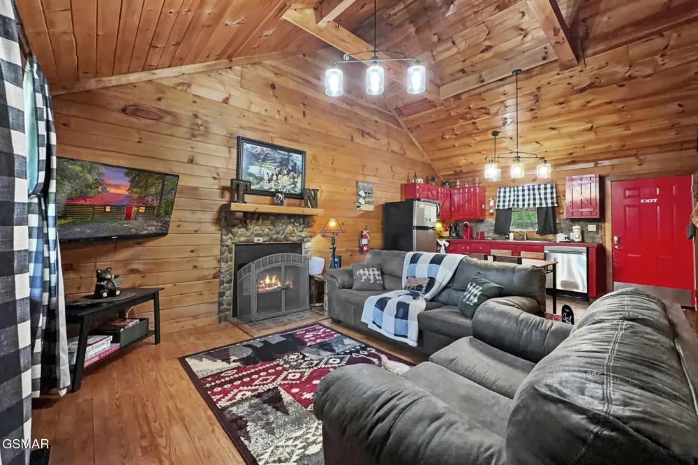 1935 Sb Ogle Lane Sevierville, TN 37876