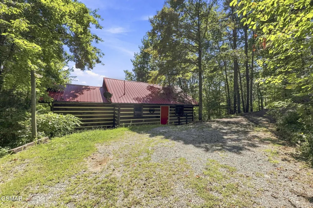 1935 Sb Ogle Lane Sevierville, TN 37876