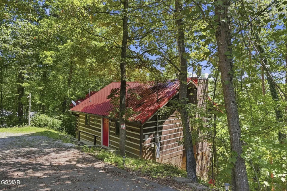 1935 Sb Ogle Lane Sevierville, TN 37876