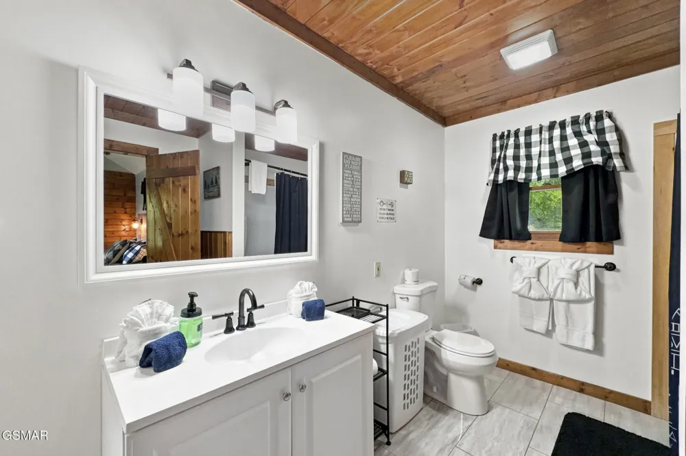1935 Sb Ogle Lane Sevierville, TN 37876