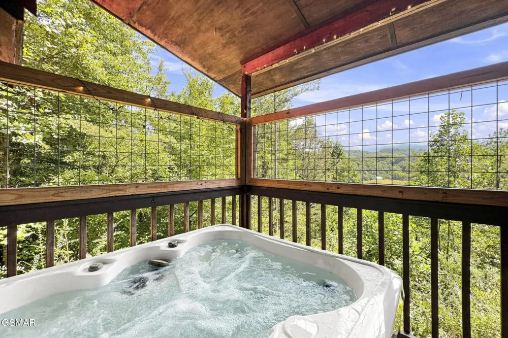 1935 Sb Ogle Lane Sevierville, TN 37876