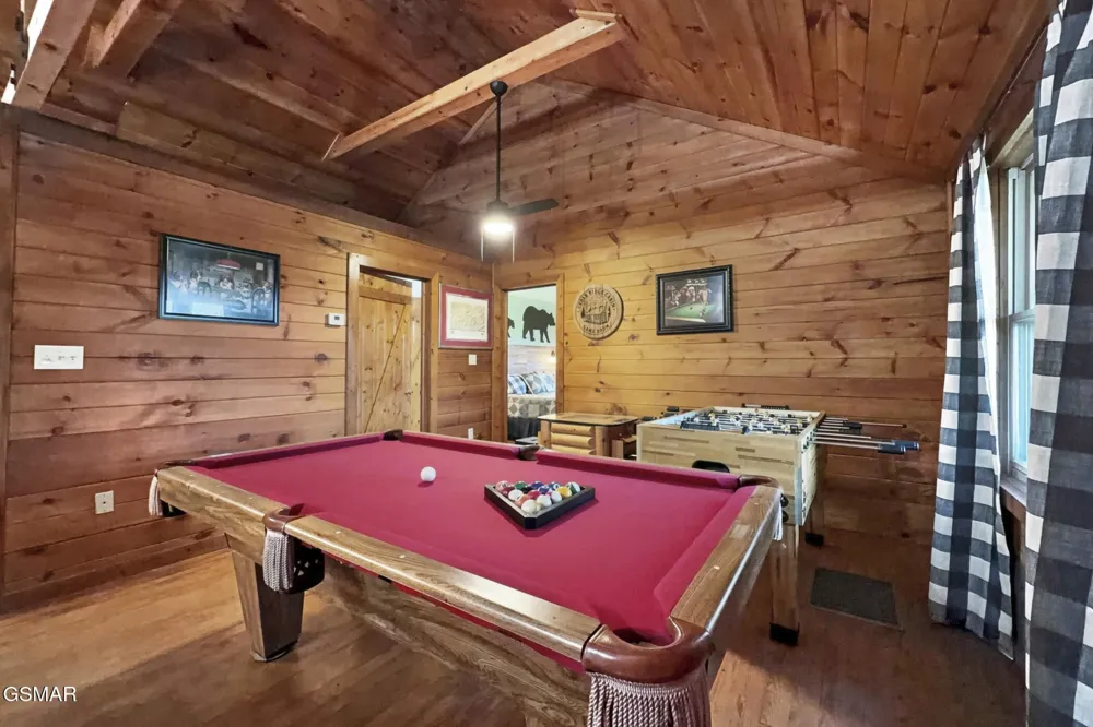 1935 Sb Ogle Lane Sevierville, TN 37876