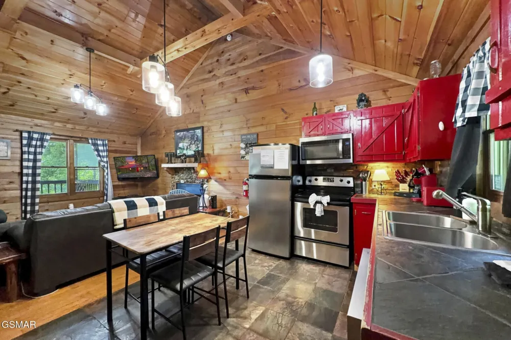 1935 Sb Ogle Lane Sevierville, TN 37876