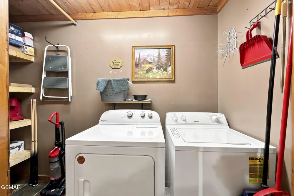 1935 Sb Ogle Lane Sevierville, TN 37876