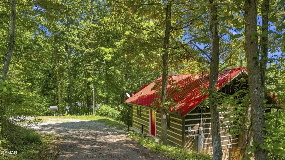 1935 Sb Ogle Lane Sevierville, TN 37876