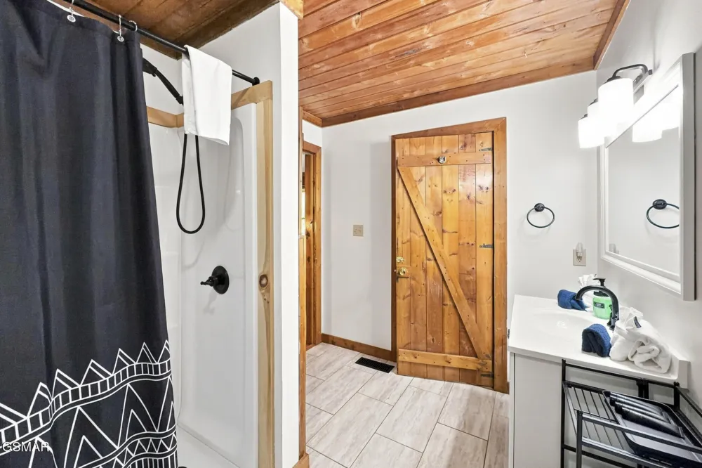 1935 Sb Ogle Lane Sevierville, TN 37876