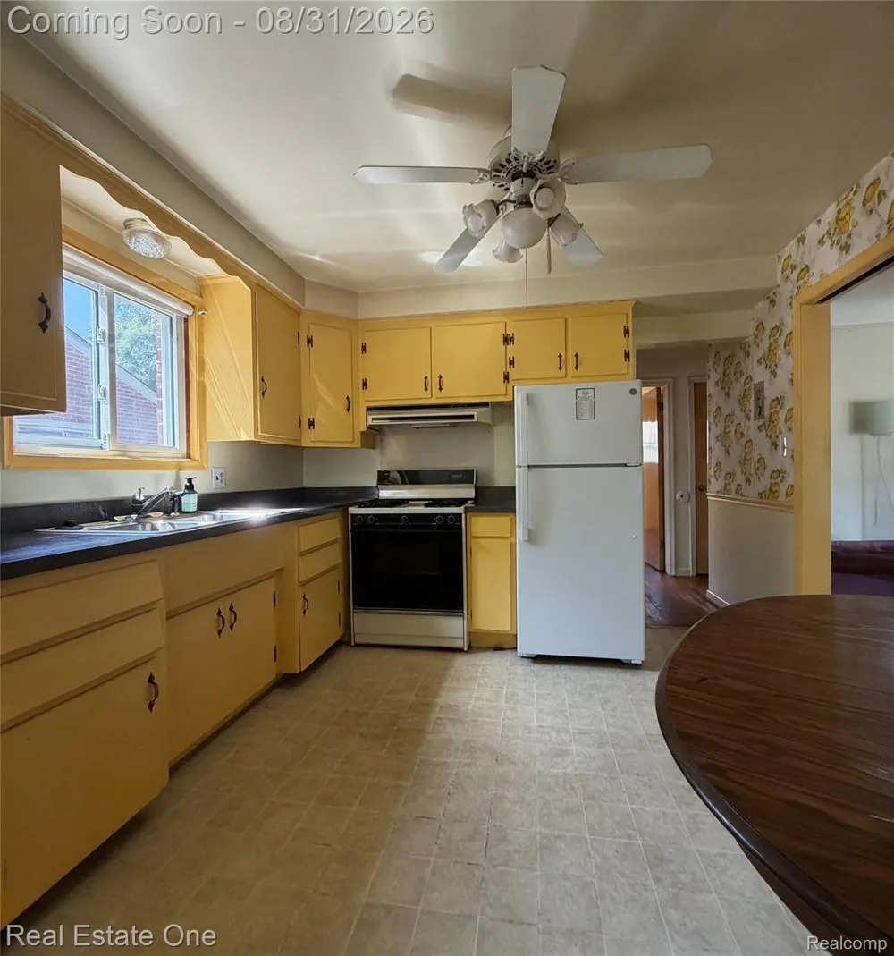 8355 Winston Lane Dearborn Heights City, MI 48127