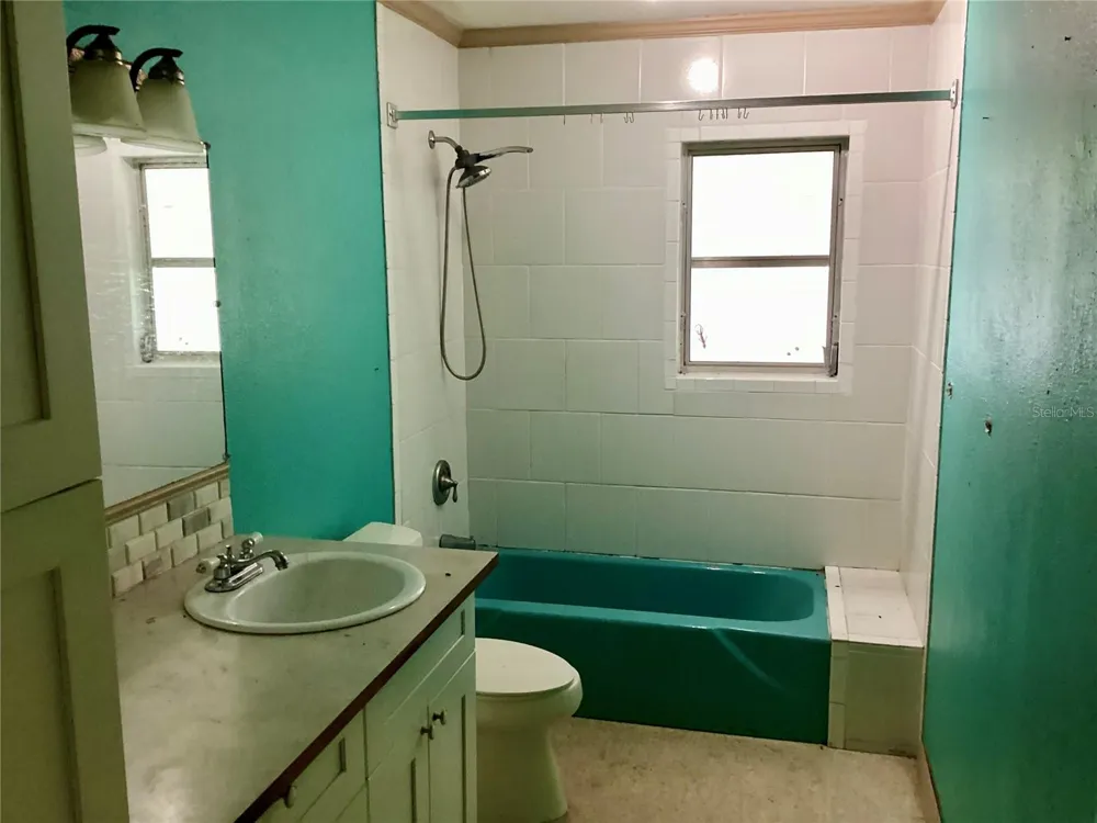 2804 61ST STREET E Palmetto, FL 34221