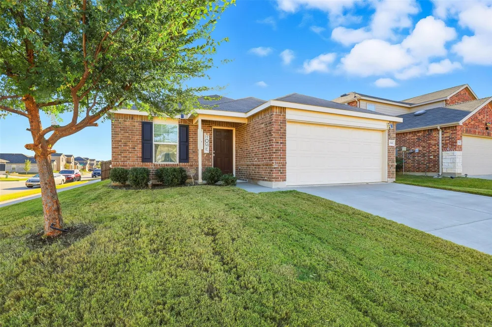 10101 Newtown Drive Fort Worth, TX 76036