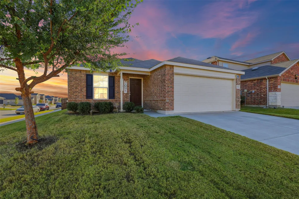 10101 Newtown Drive Fort Worth, TX 76036