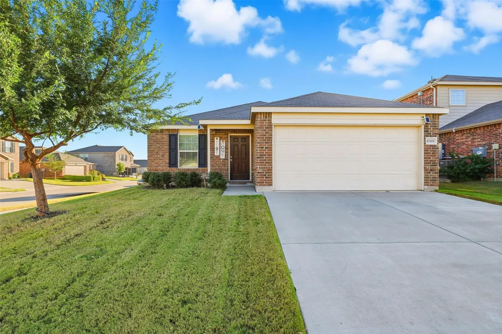 10101 Newtown Drive Fort Worth, TX 76036