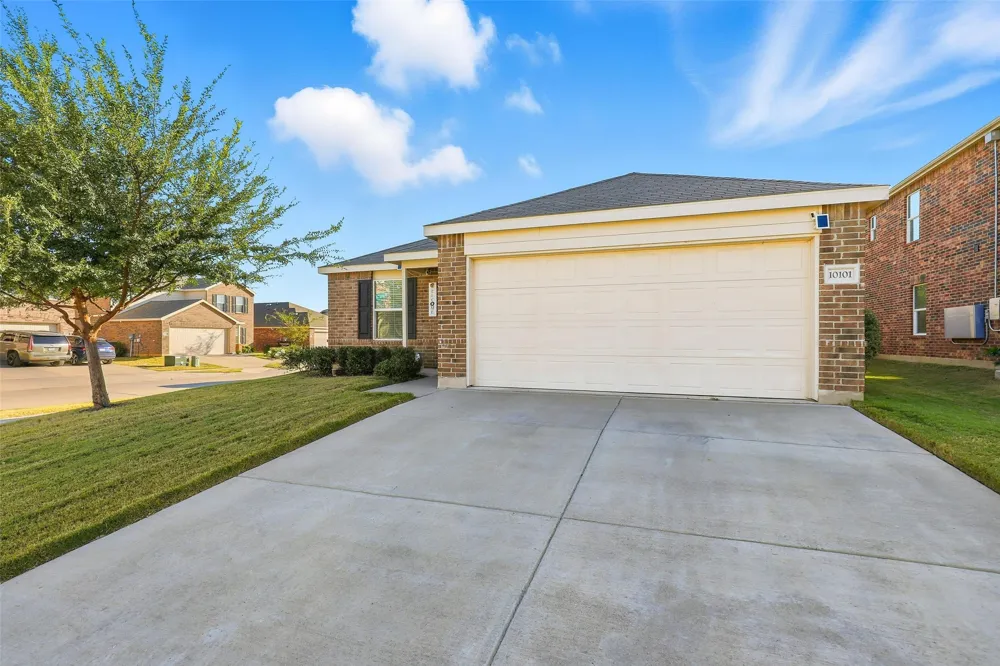 10101 Newtown Drive Fort Worth, TX 76036