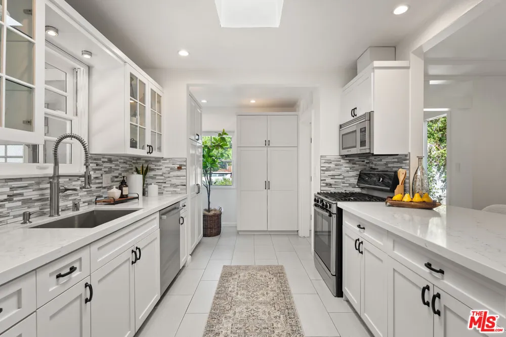 5620 Matilija Avenue Los Angeles, CA 91401