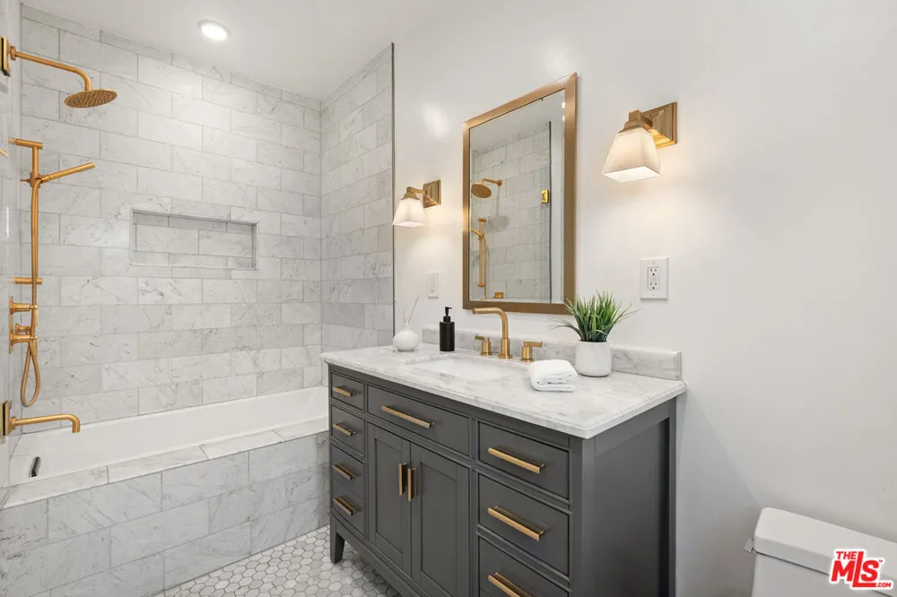 5620 Matilija Avenue Los Angeles, CA 91401