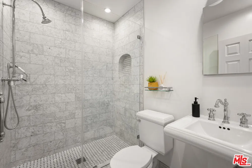 5620 Matilija Avenue Los Angeles, CA 91401