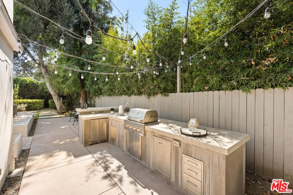 5620 Matilija Avenue Los Angeles, CA 91401