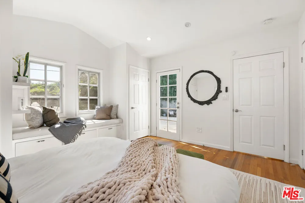 5620 Matilija Avenue Los Angeles, CA 91401
