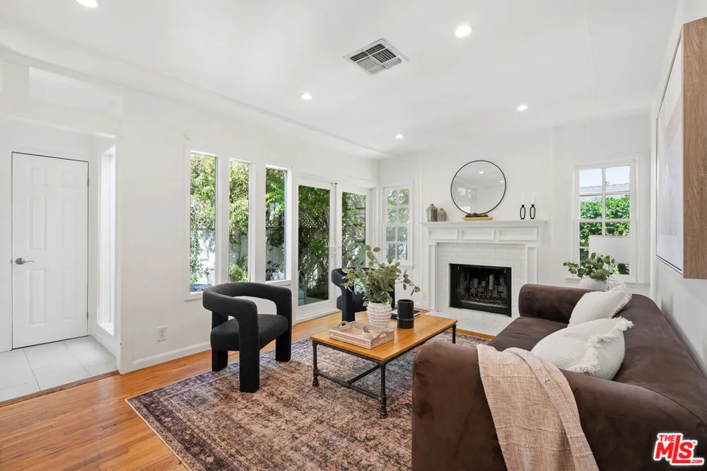 5620 Matilija Avenue Los Angeles, CA 91401