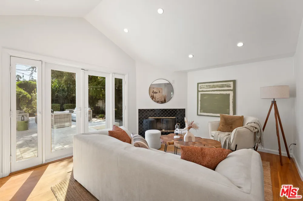5620 Matilija Avenue Los Angeles, CA 91401