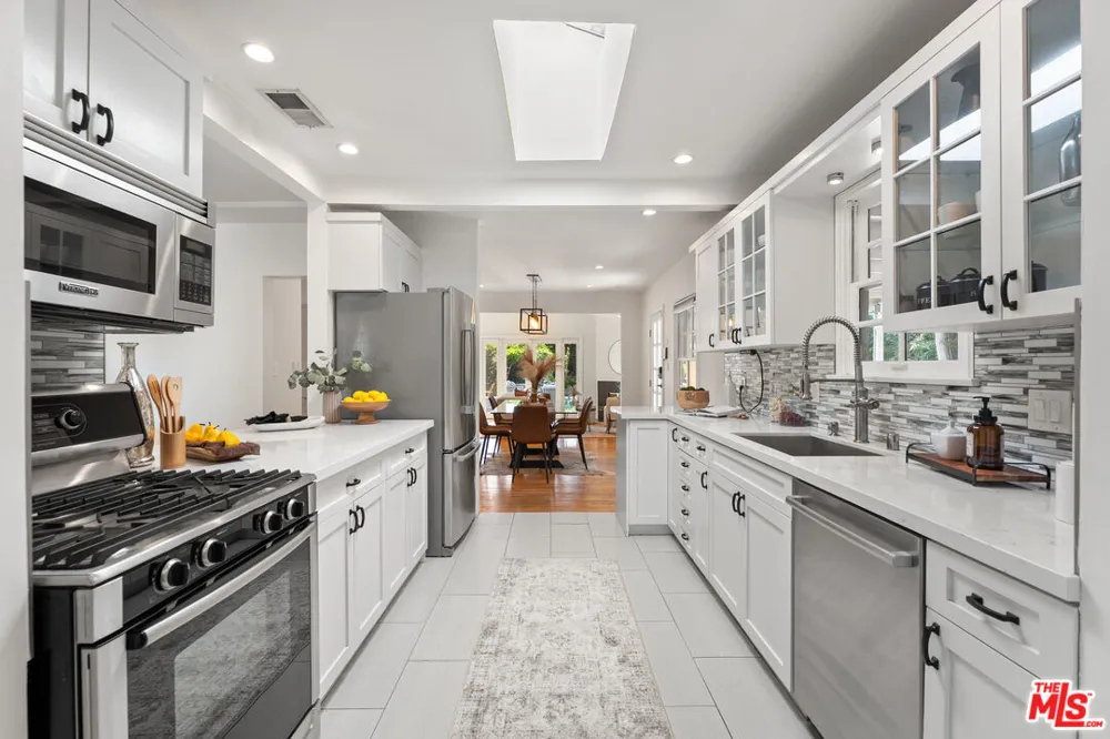 5620 Matilija Avenue Los Angeles, CA 91401
