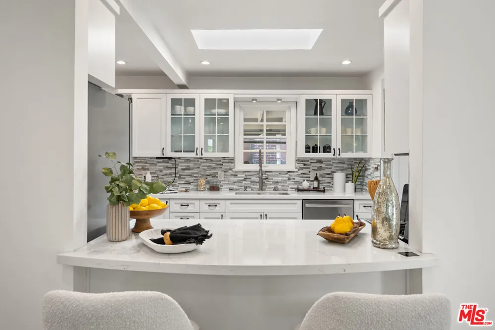5620 Matilija Avenue Los Angeles, CA 91401