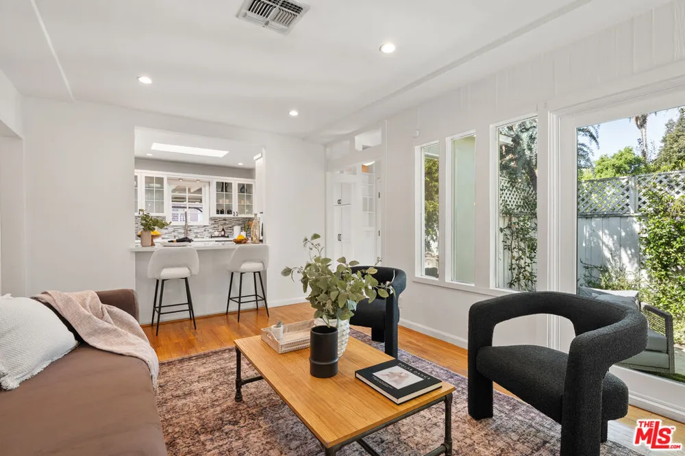 5620 Matilija Avenue Los Angeles, CA 91401