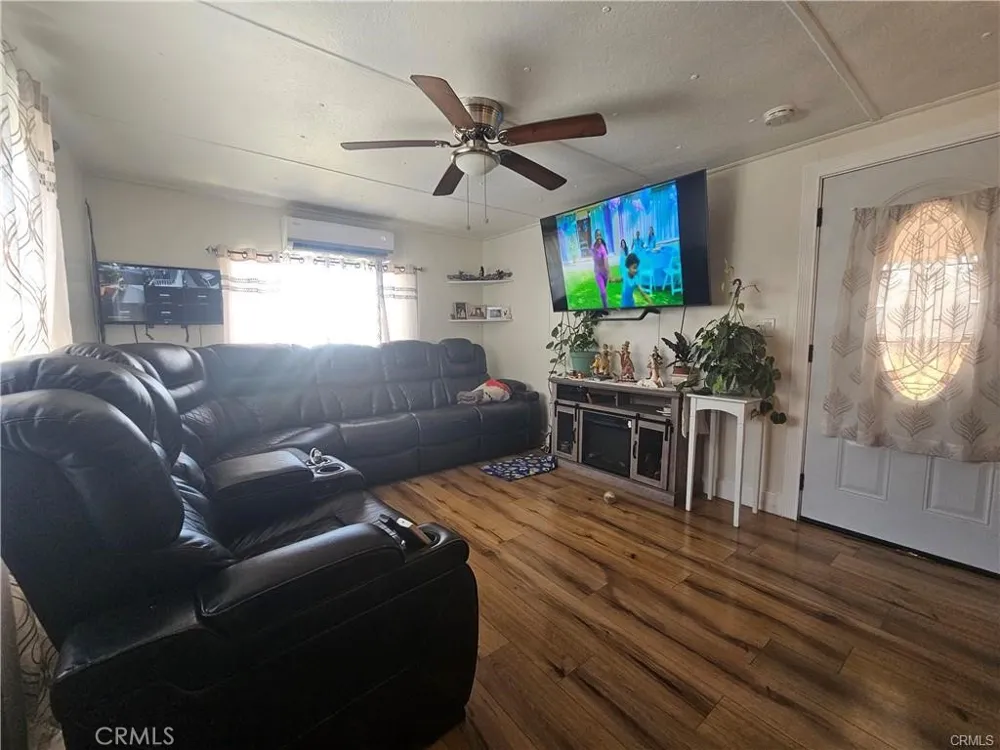 350 San Jacinto #143 Perris, CA 92571