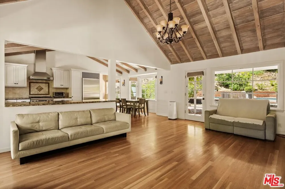 2583 Hutton Drive Los Angeles, CA 90210