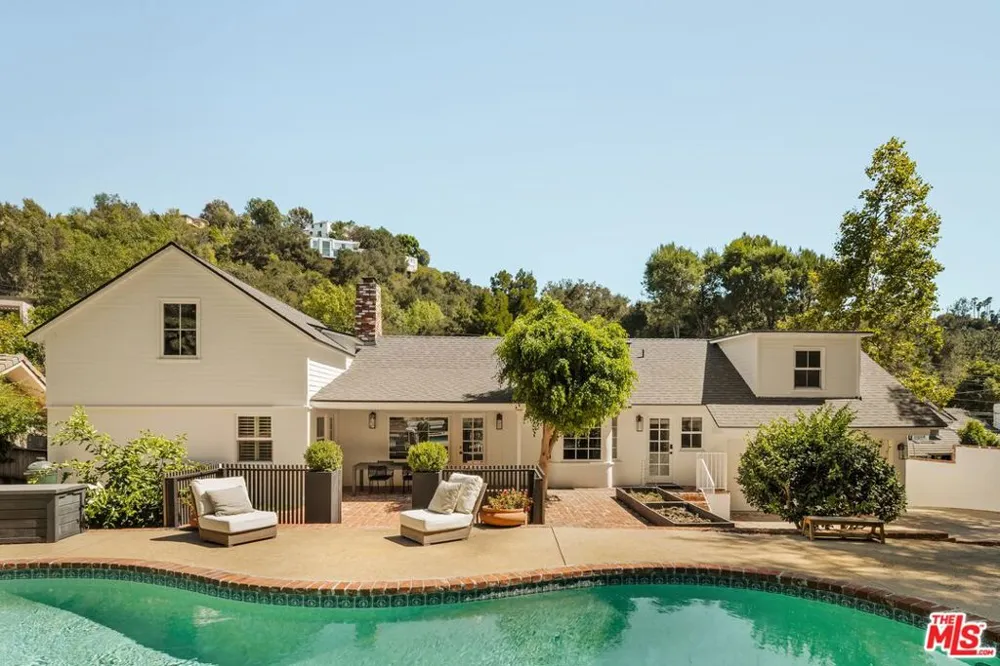 2583 Hutton Drive Los Angeles, CA 90210