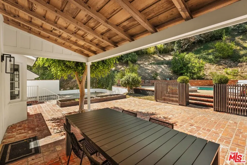 2583 Hutton Drive Los Angeles, CA 90210